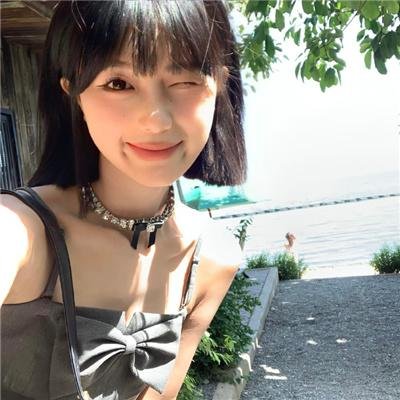 女孩向前冲